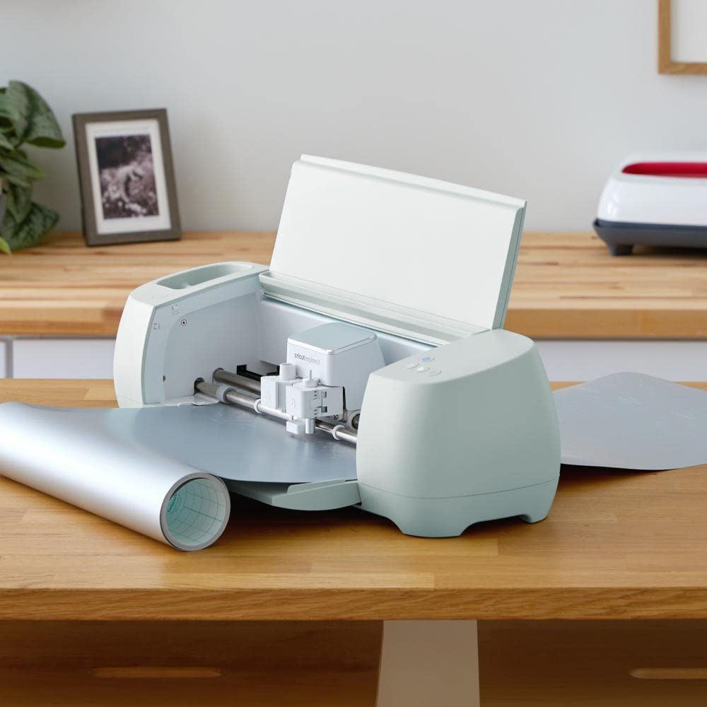 Cricut Smart Permanent Vinyl, White - 3ft Roll (13'x36') Adhesive Craft Vinyl - Matless cutting for cuts up to 12ft with Maker 3 / Explore 3 Machines